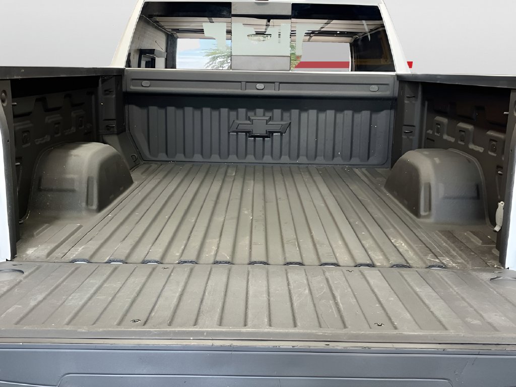 Used 2022 Summit White Chevrolet LTZ image 28