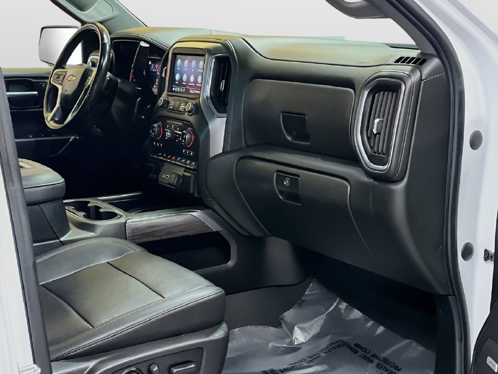 Used 2022 Summit White Chevrolet LTZ image 31