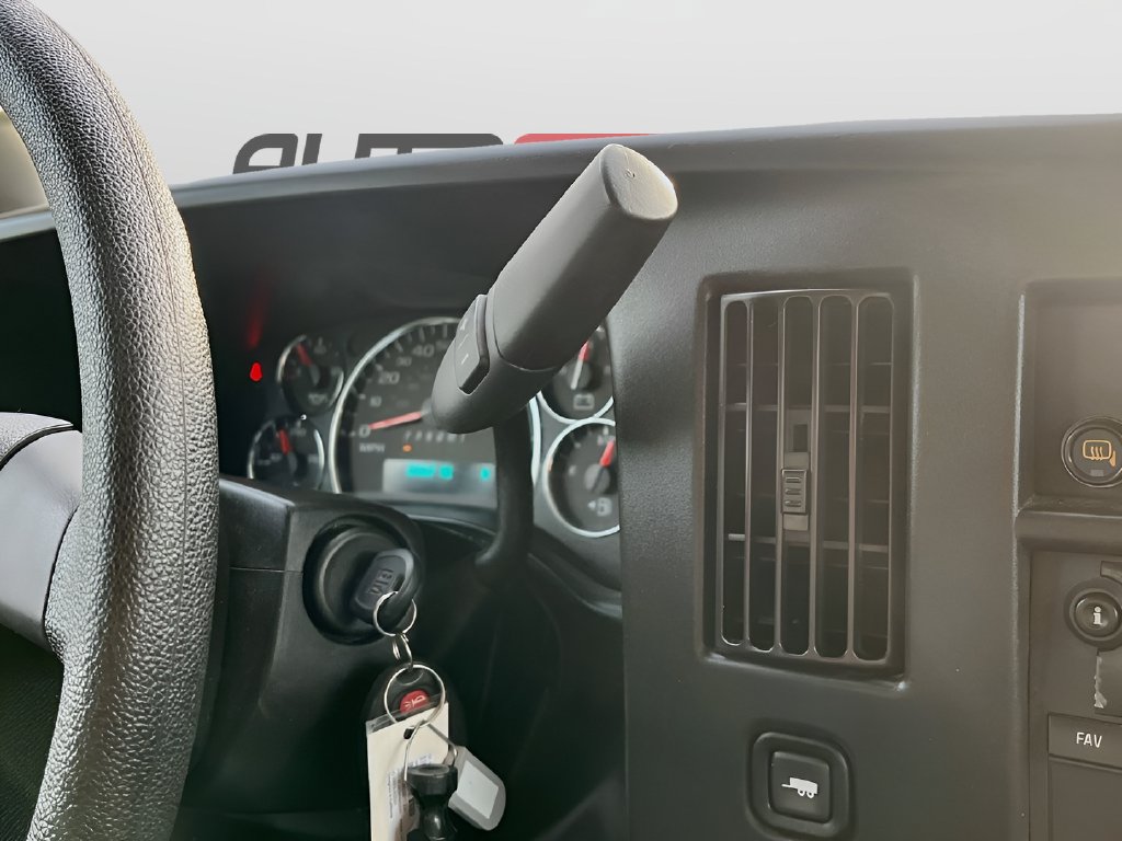 2024 Chevrolet Express 2500 photo 16 of 28