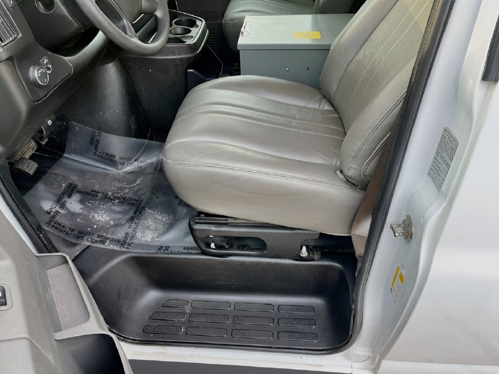 2024 Chevrolet Express 2500 photo 18 of 28