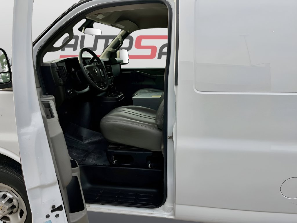 2024 Chevrolet Express 2500 photo 19 of 28