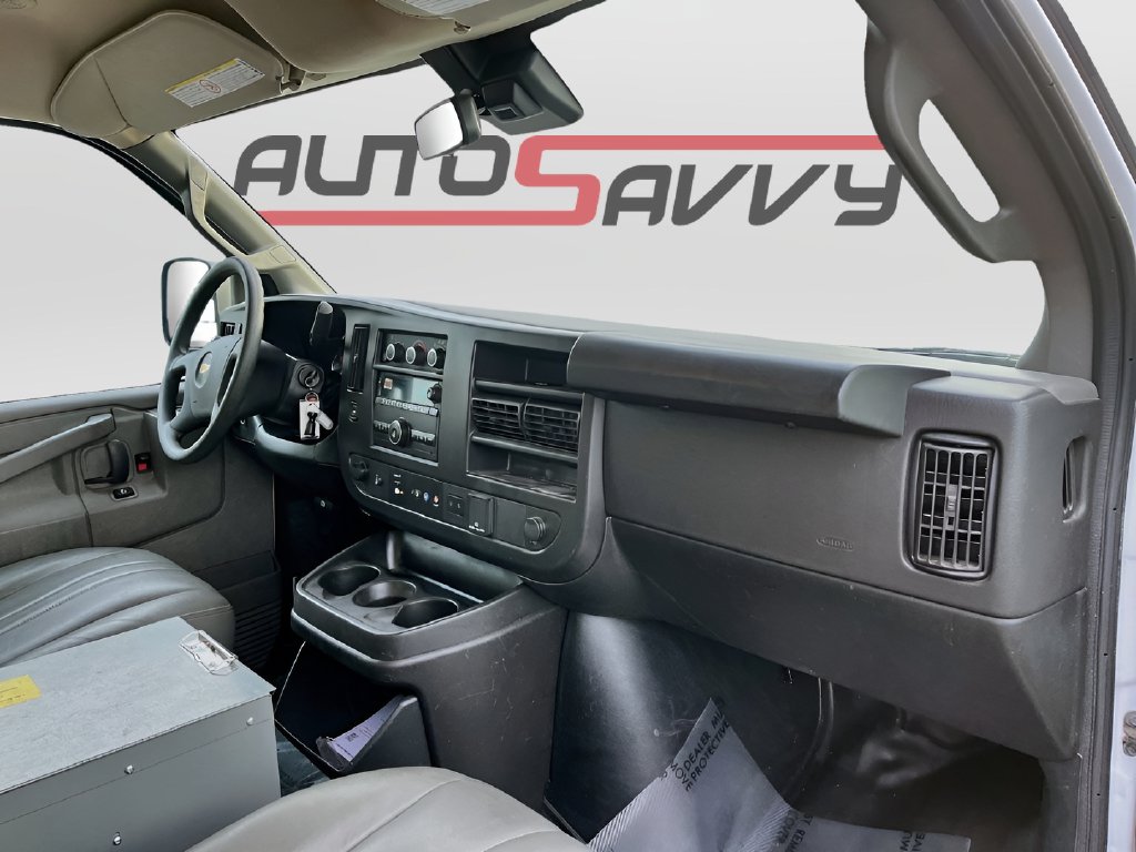 2024 Chevrolet Express 2500 photo 25 of 28