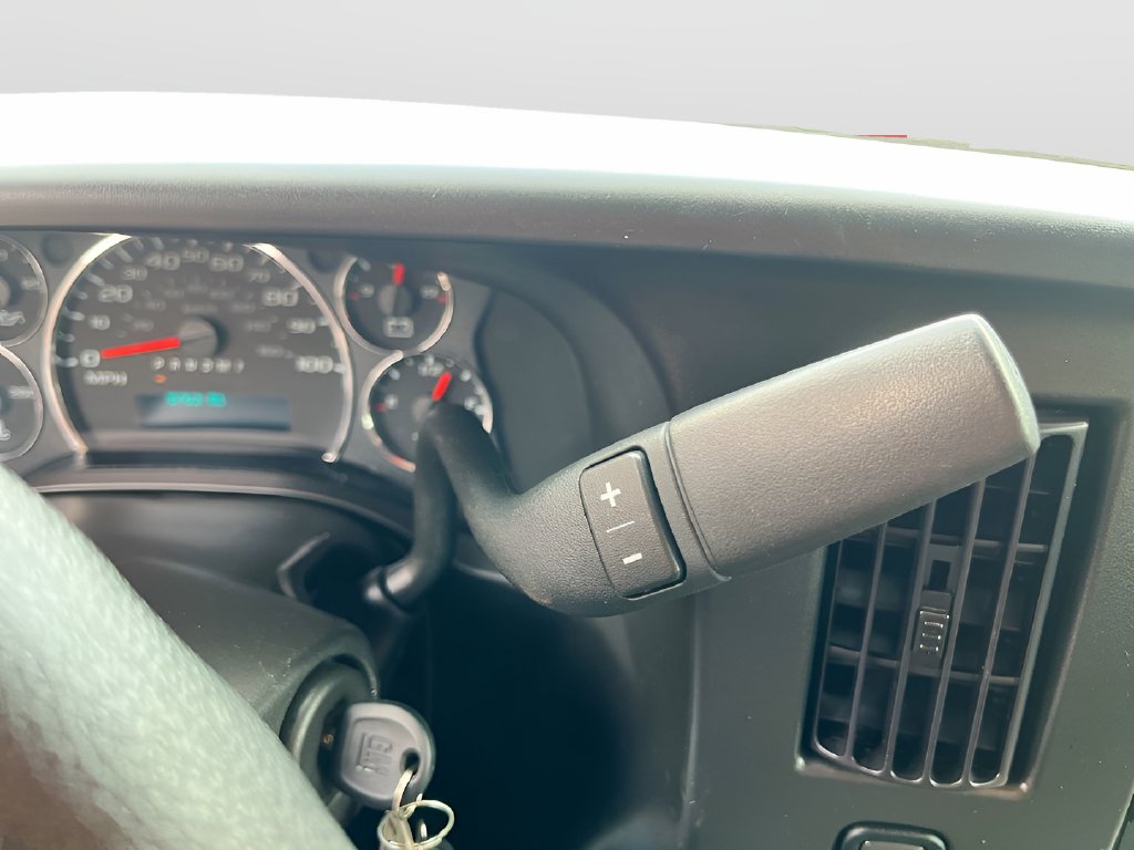 2023 Chevrolet Express 2500 photo 16 of 27