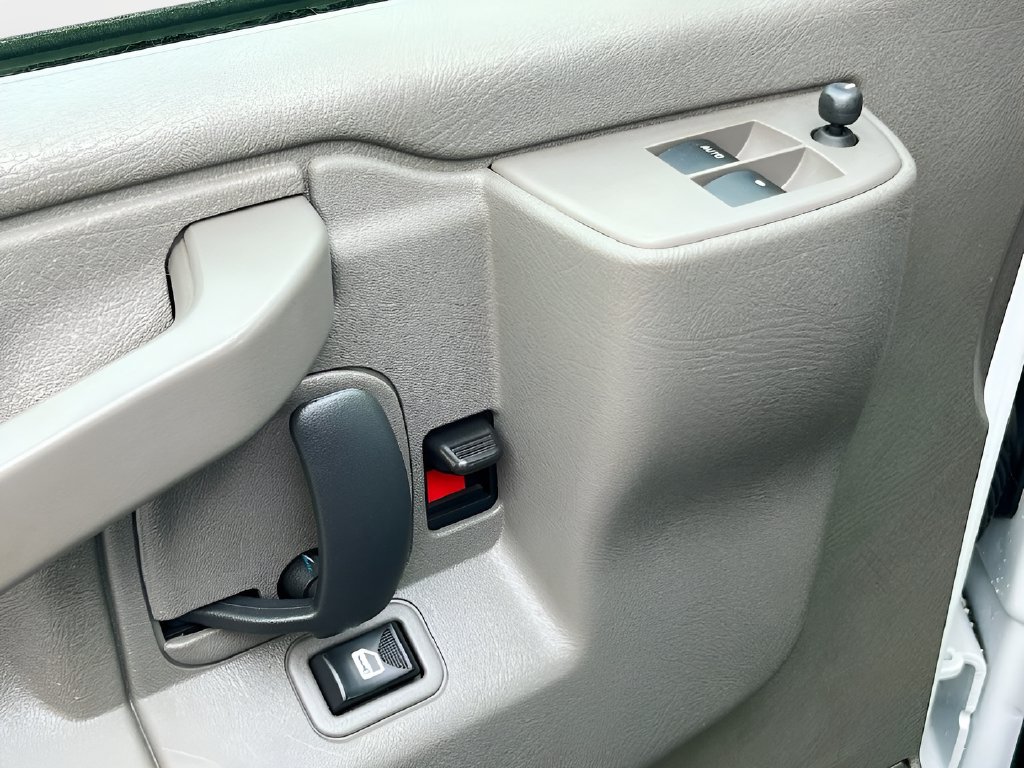 2023 Chevrolet Express 2500 photo 17 of 27