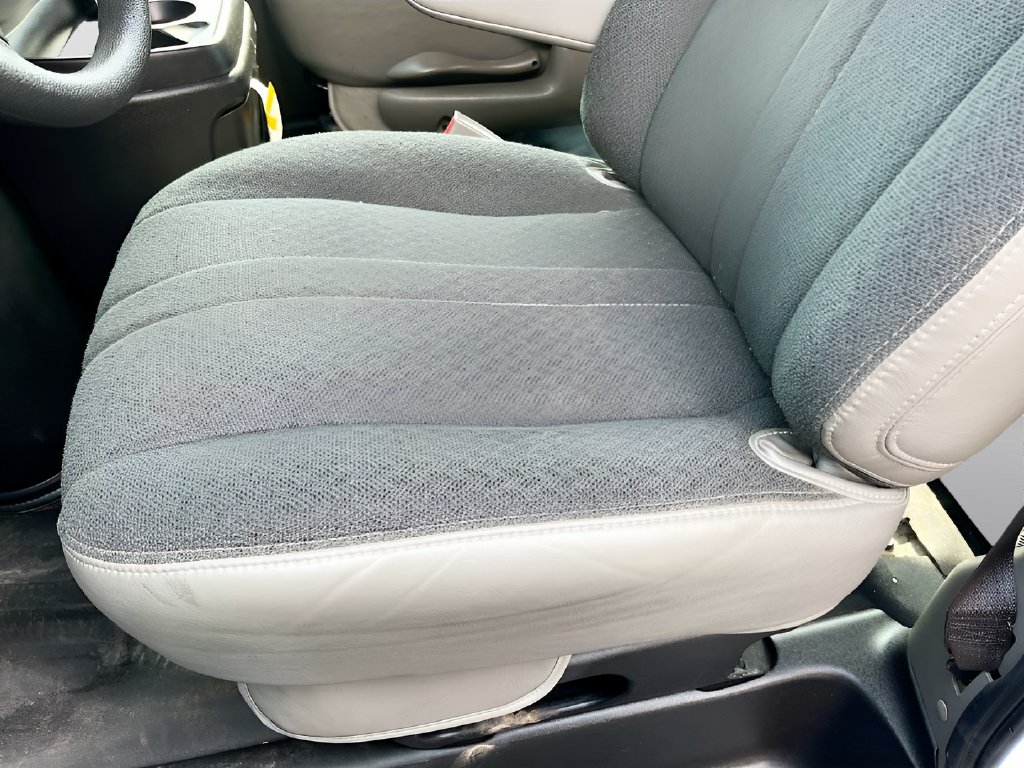 2023 Chevrolet Express 2500 photo 18 of 27