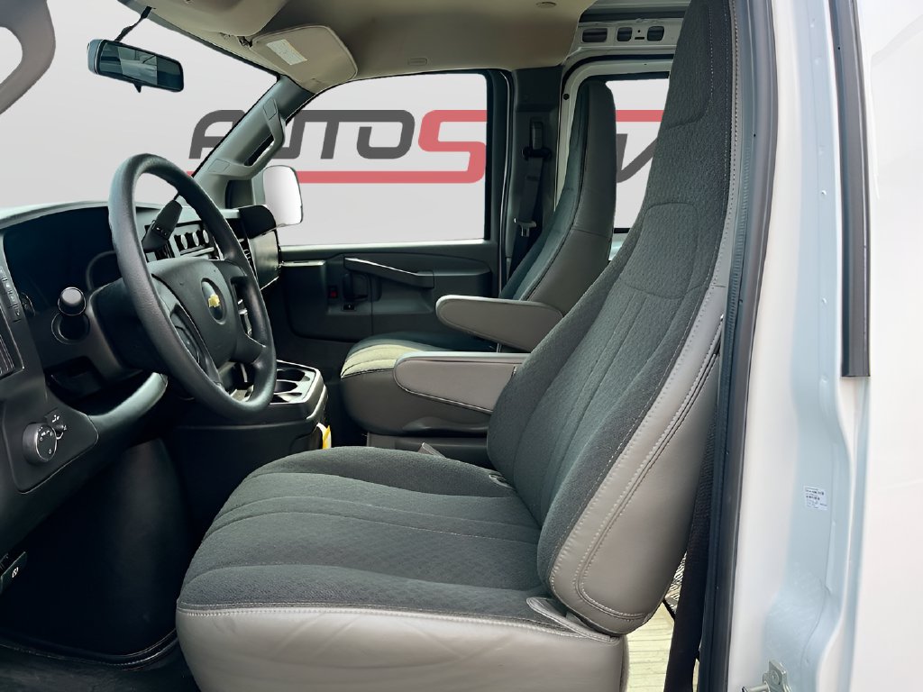 2023 Chevrolet Express 2500 photo 19 of 27