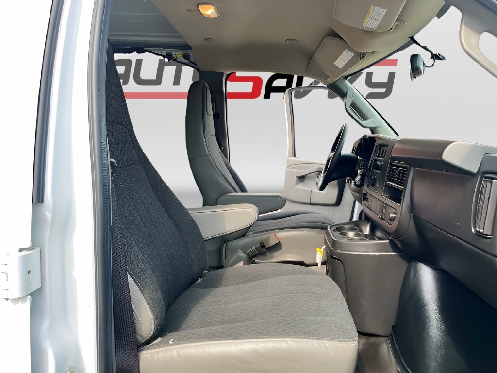 2023 Chevrolet Express 2500 photo 23 of 27