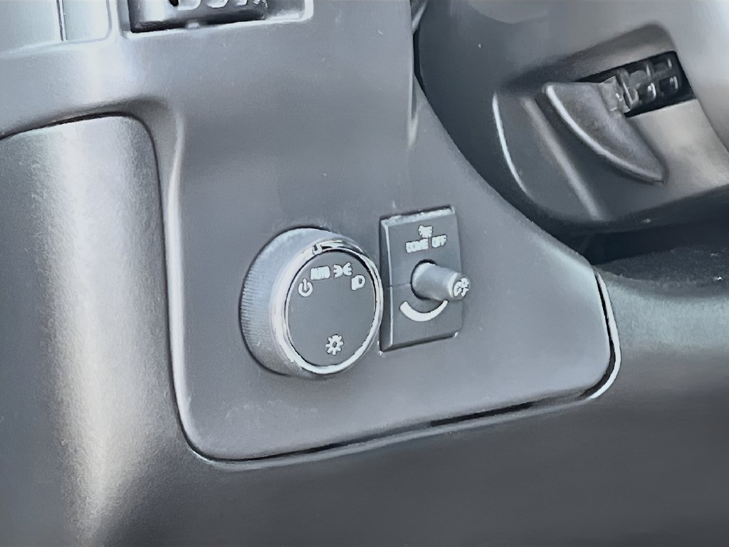 2024 Chevrolet Express 2500 photo 10 of 26