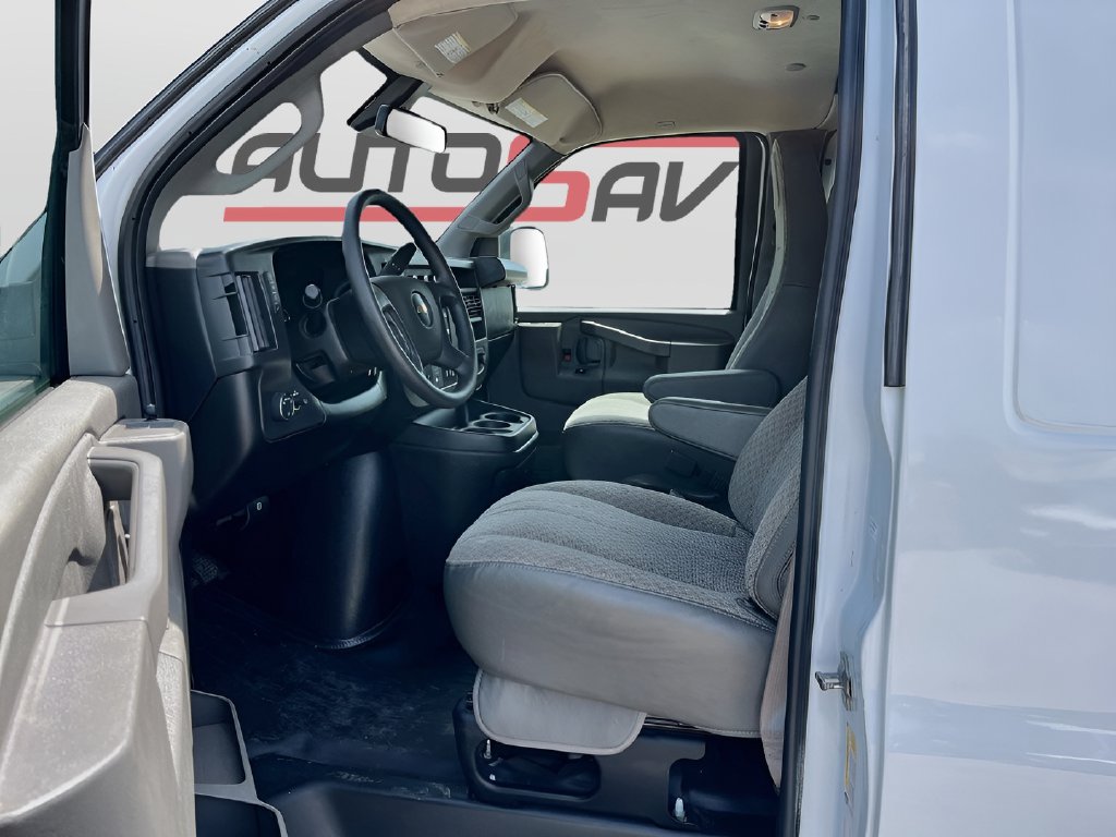 2024 Chevrolet Express 2500 photo 19 of 26