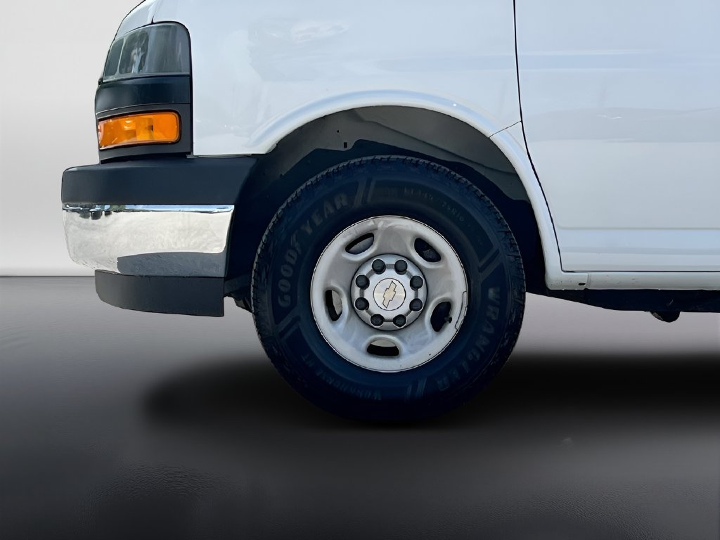 2024 Chevrolet Express 2500 photo 25 of 26