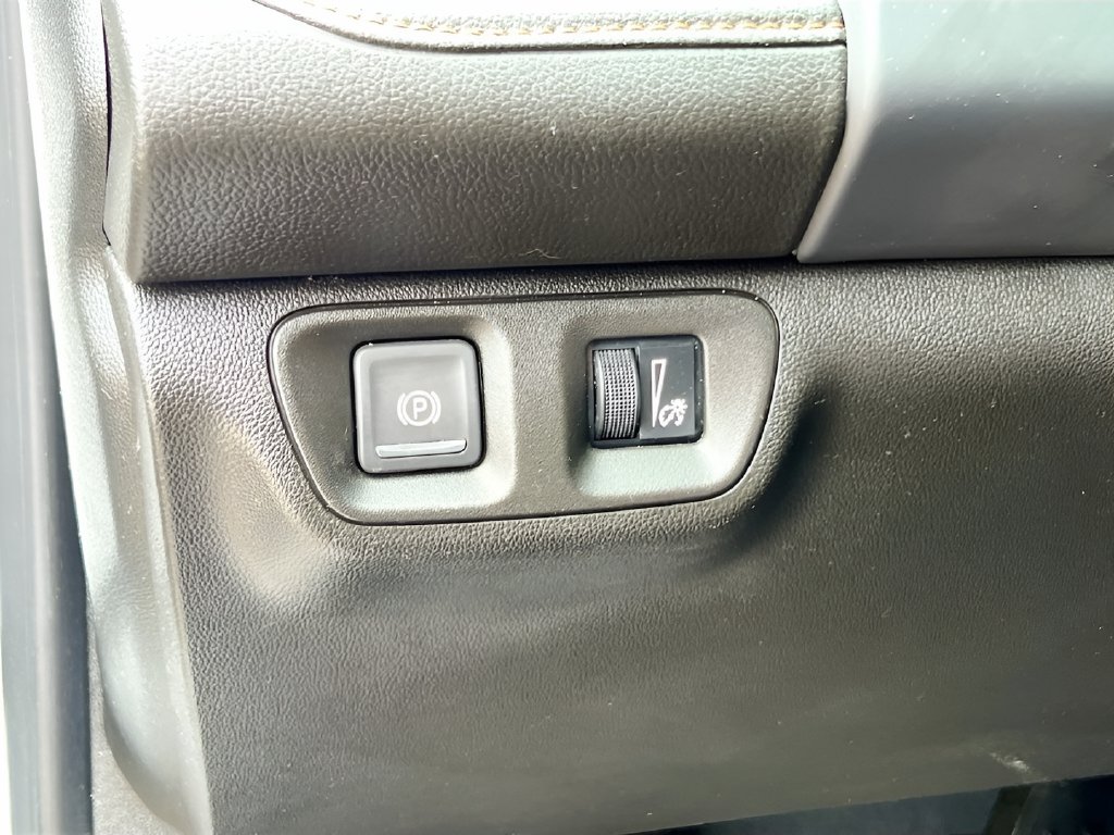 2023 GMC Acadia photo 10 of 36