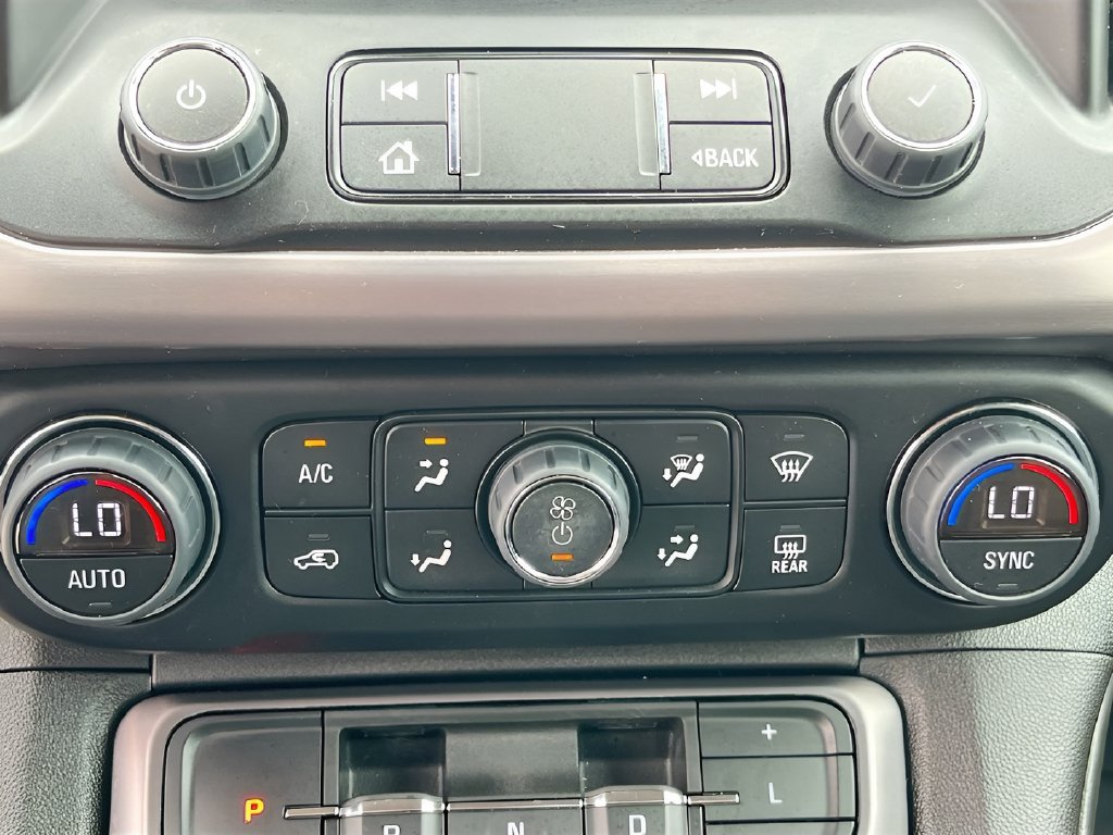 2023 GMC Acadia photo 16 of 36