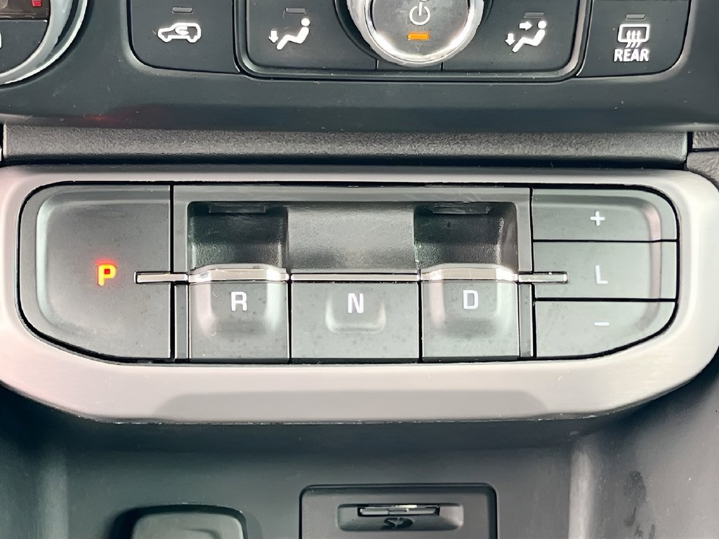 2023 GMC Acadia photo 17 of 36
