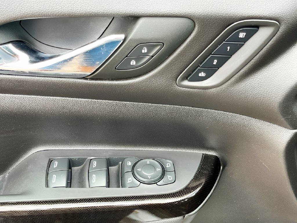 2023 GMC Acadia photo 18 of 36