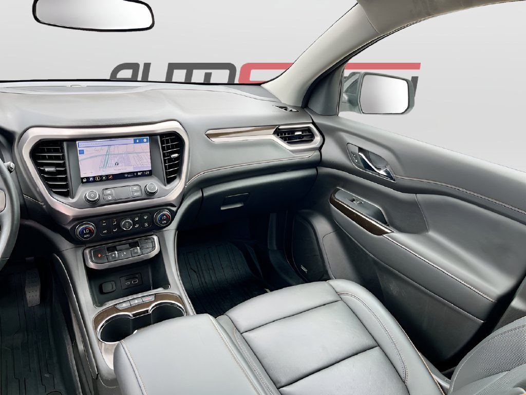 2023 GMC Acadia photo 25 of 36