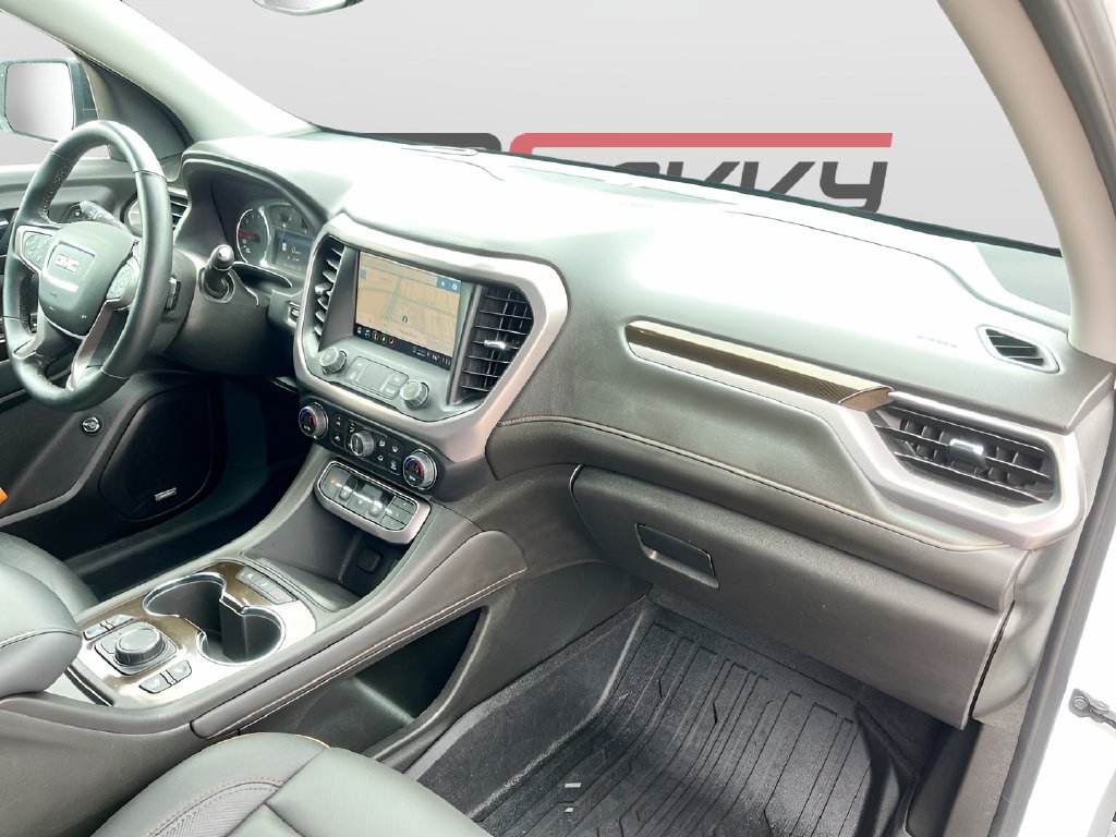 2023 GMC Acadia photo 32 of 36