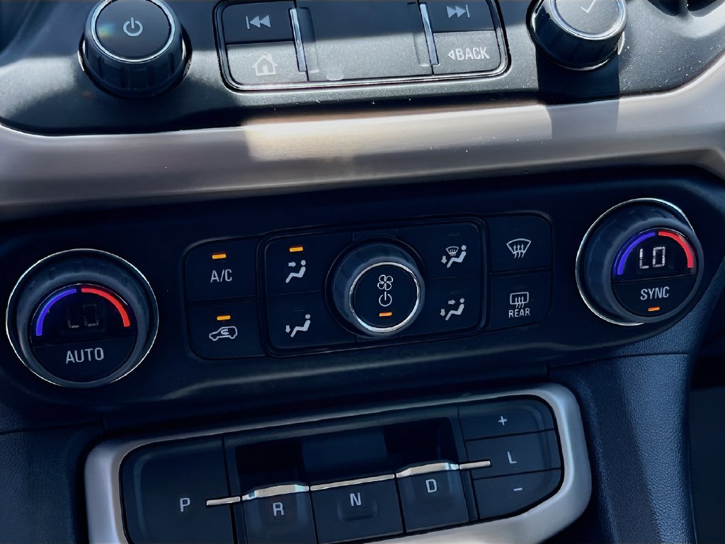 2023 GMC Acadia photo 16 of 36