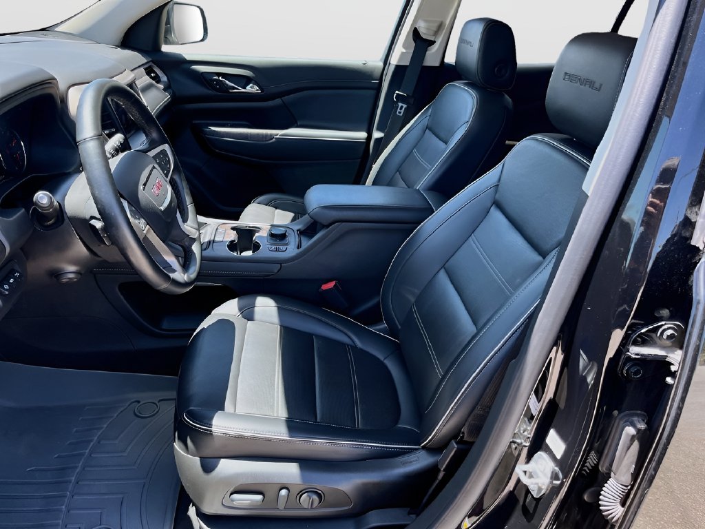 2023 GMC Acadia photo 22 of 36