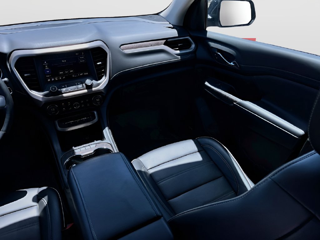 2023 GMC Acadia photo 25 of 36