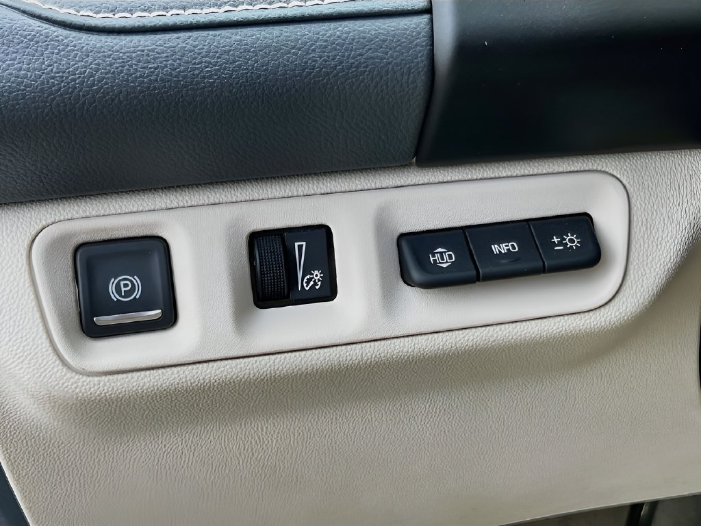 2023 GMC Acadia photo 10 of 34