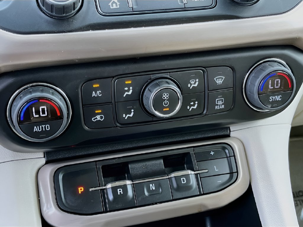 2023 GMC Acadia photo 16 of 34