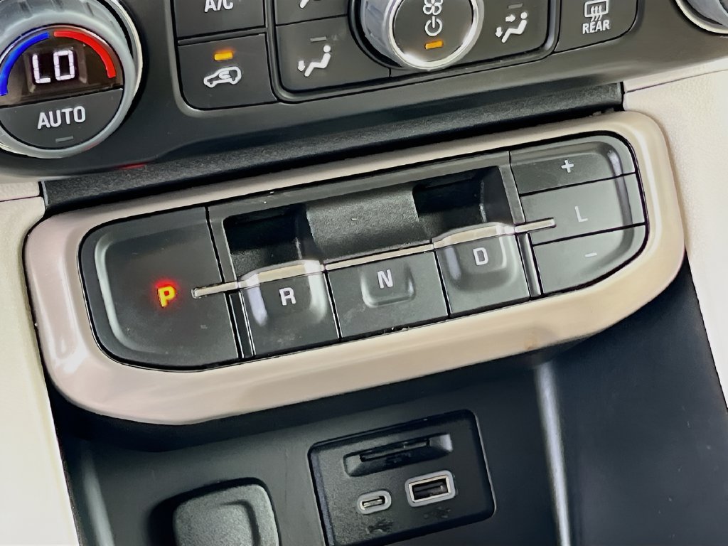 2023 GMC Acadia photo 17 of 34