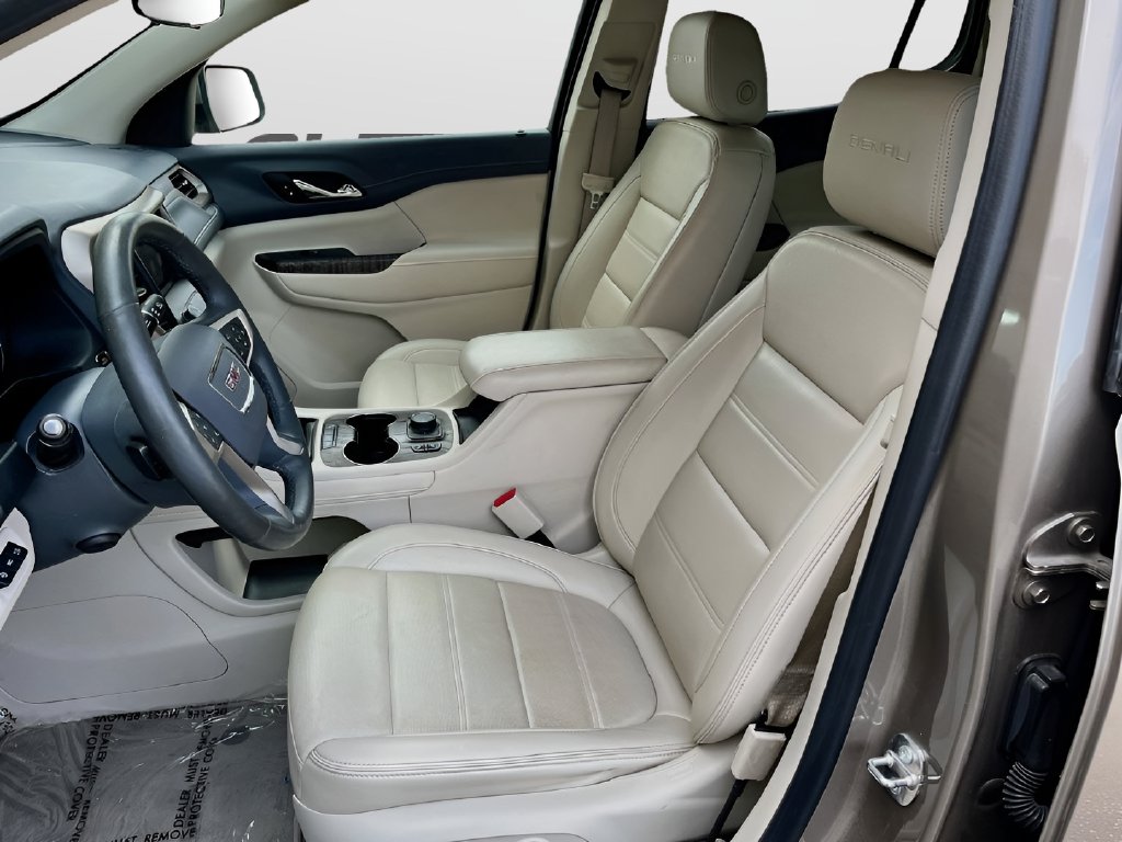 2023 GMC Acadia photo 22 of 34