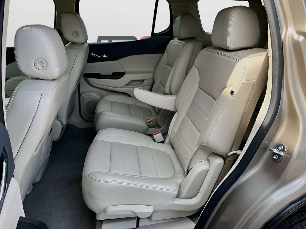2023 GMC Acadia photo 25 of 34