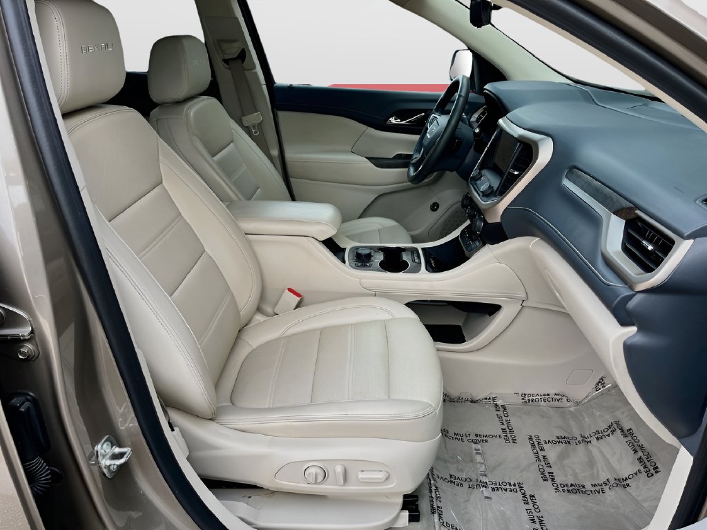 2023 GMC Acadia photo 30 of 34