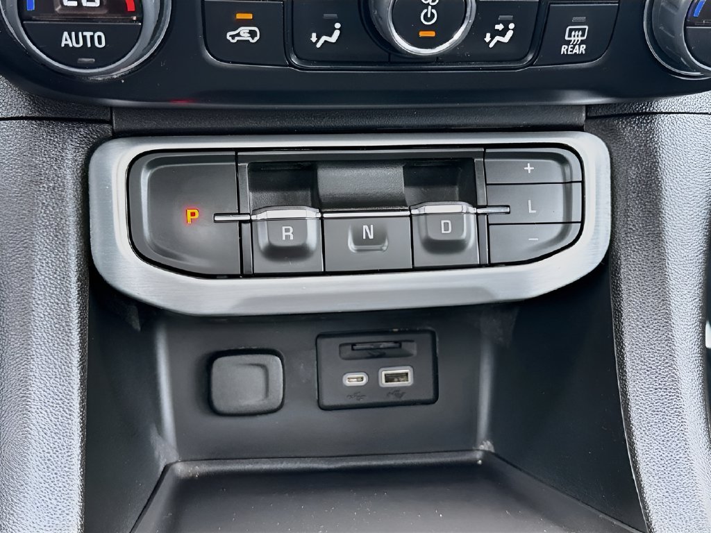 2023 GMC Acadia photo 17 of 35