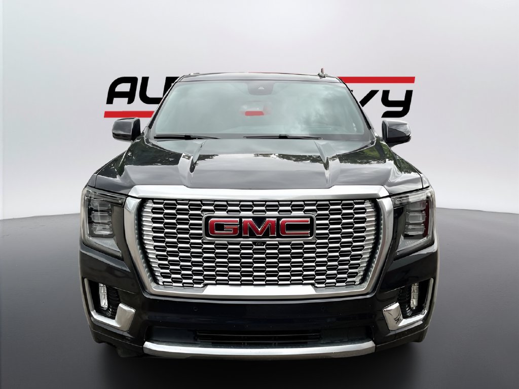 2023 GMC Yukon XL photo 2 of 32