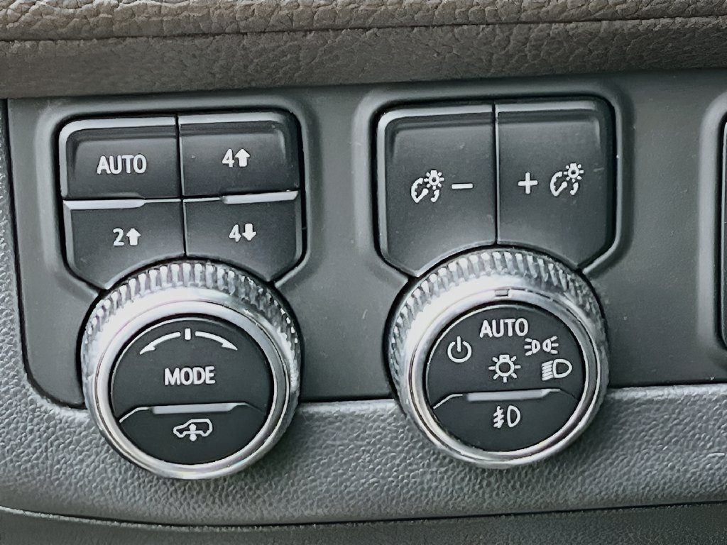 2023 GMC Yukon XL photo 10 of 32