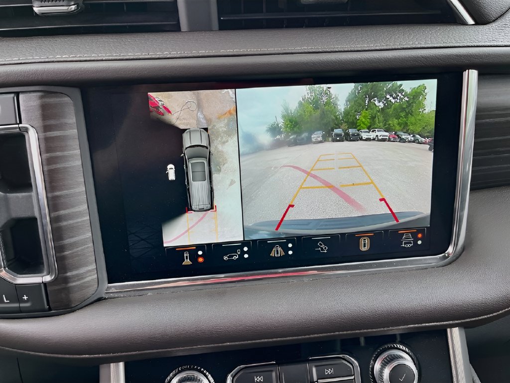 2023 GMC Yukon XL photo 13 of 32