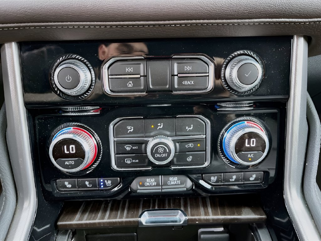 2023 GMC Yukon XL photo 15 of 32
