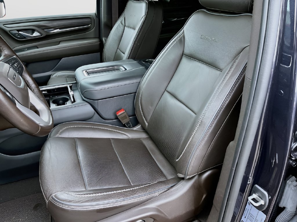 2023 GMC Yukon XL photo 19 of 32