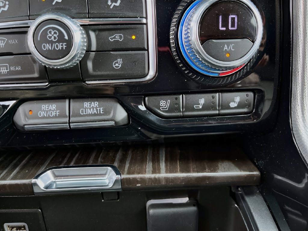 2023 GMC Yukon XL photo 20 of 32