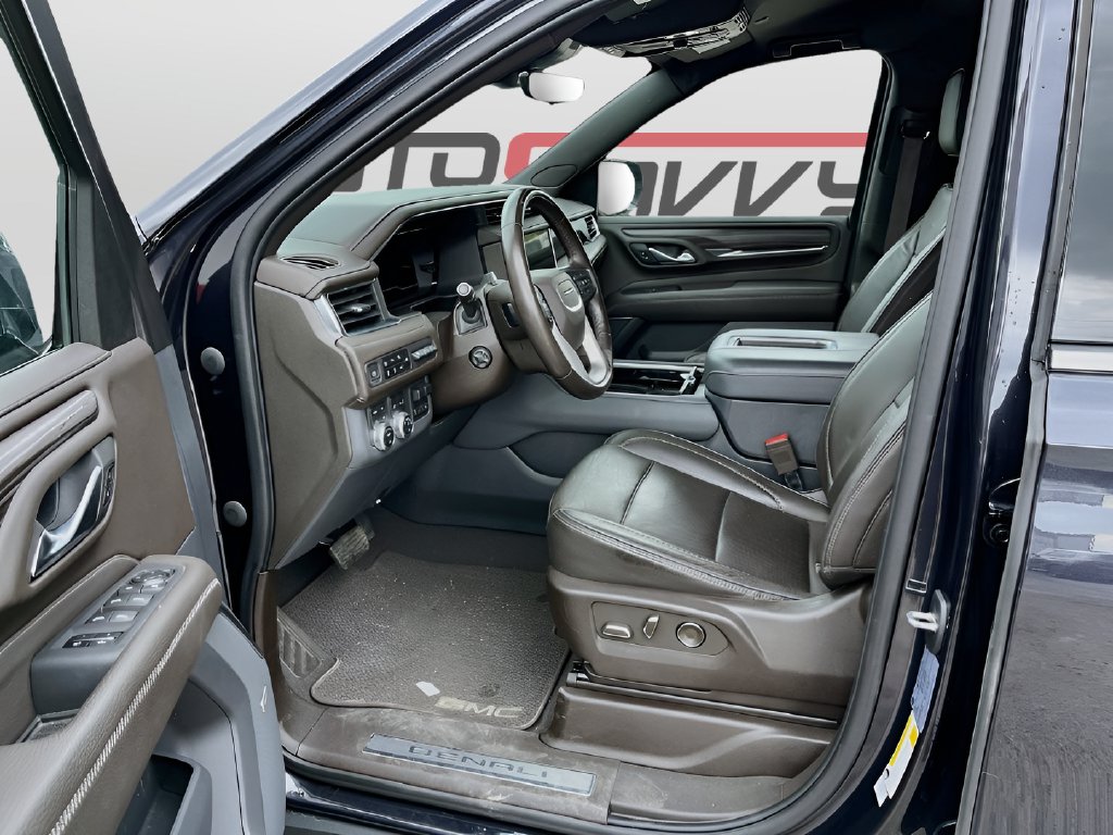 2023 GMC Yukon XL photo 21 of 32