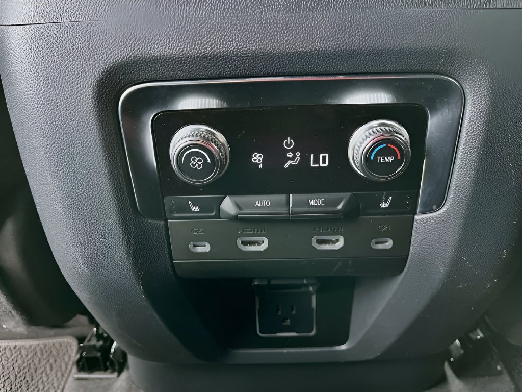 2023 GMC Yukon XL photo 25 of 32