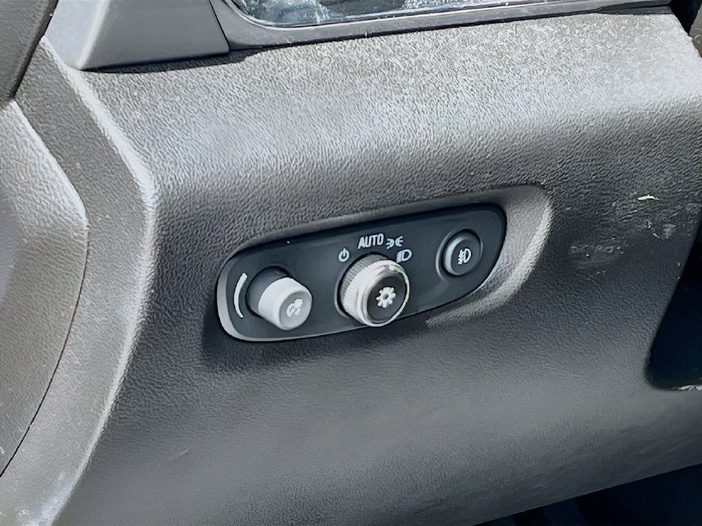 2021 Chevrolet Traverse photo 10 of 32