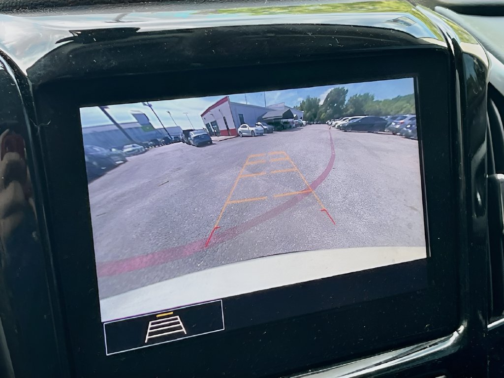 2021 Chevrolet Traverse photo 14 of 32