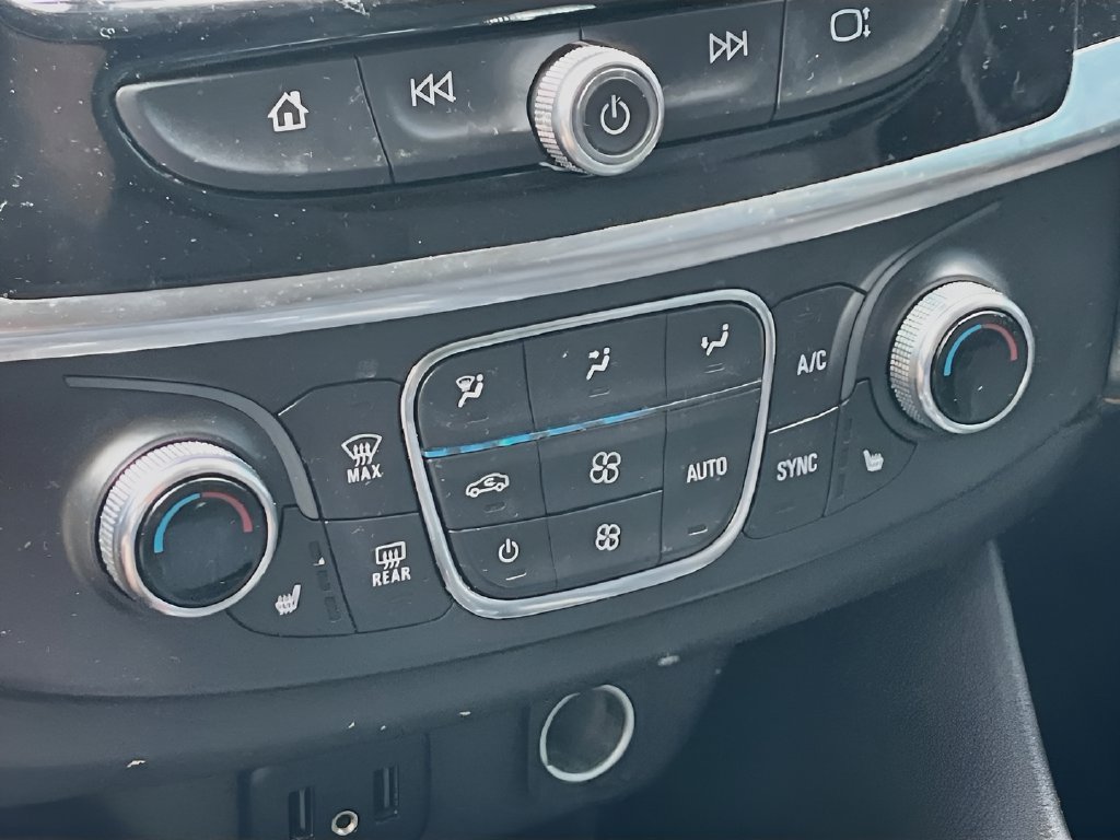 2021 Chevrolet Traverse photo 16 of 32