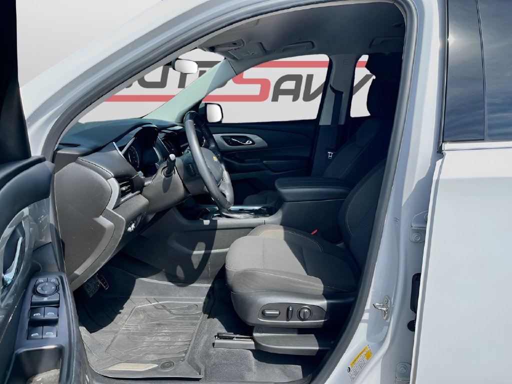 2021 Chevrolet Traverse photo 21 of 32