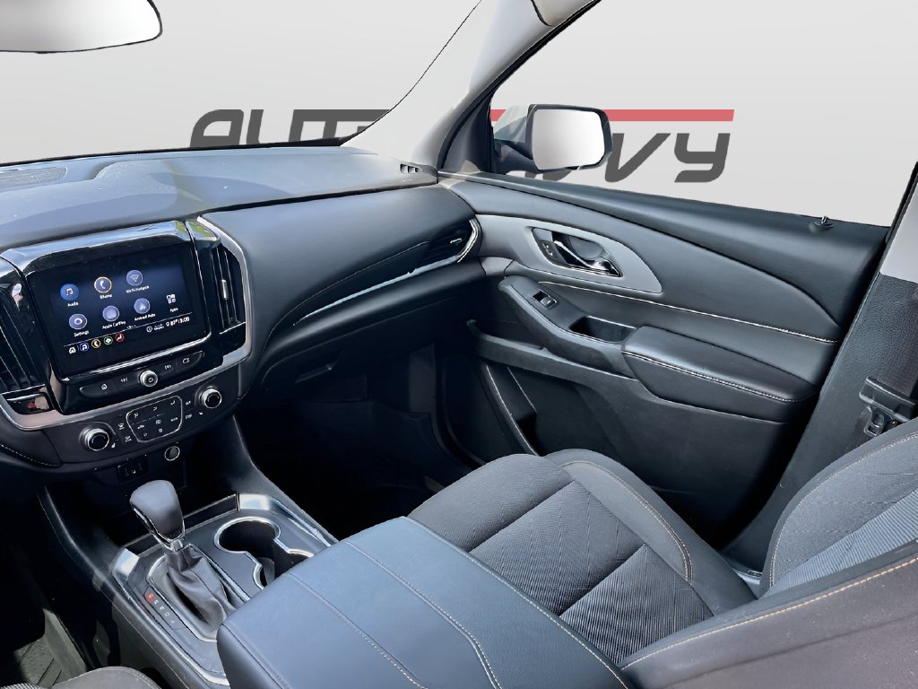 2021 Chevrolet Traverse photo 23 of 32