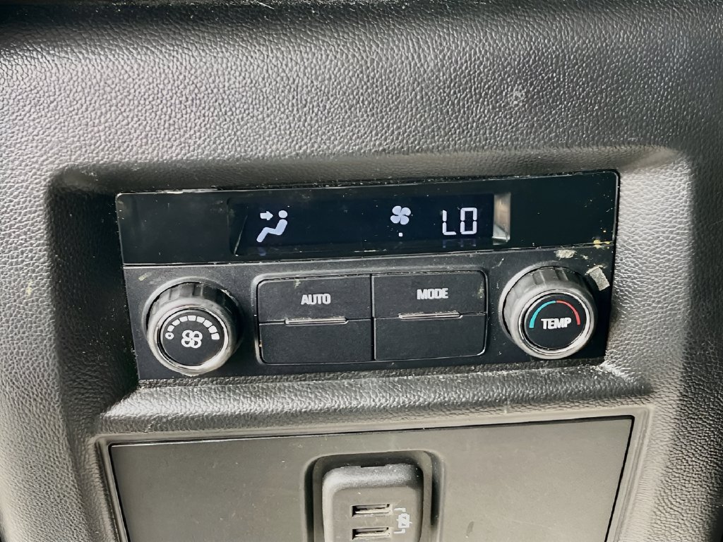 2021 Chevrolet Traverse photo 25 of 32