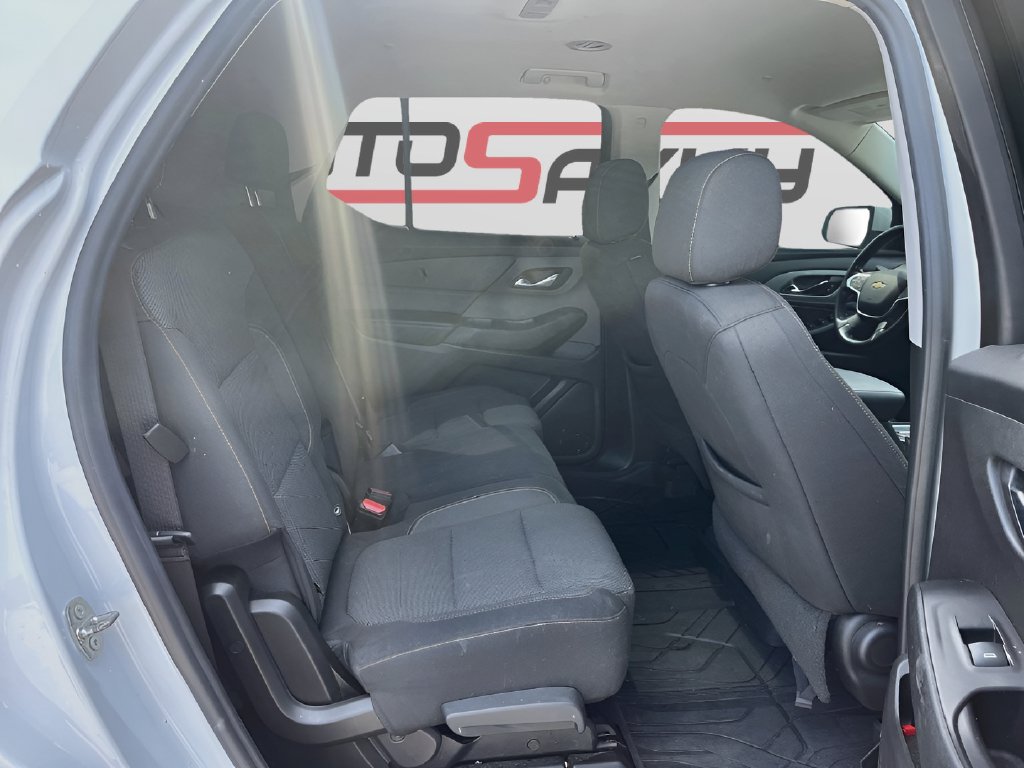 2021 Chevrolet Traverse photo 27 of 32