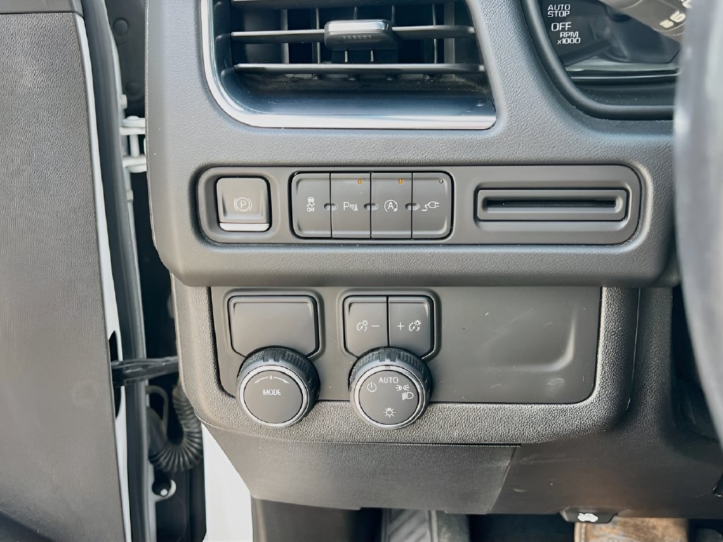 2021 Chevrolet Suburban photo 10 of 36