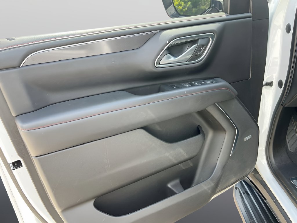 2021 Chevrolet Suburban photo 18 of 36