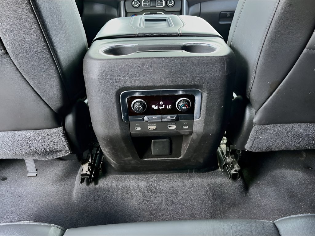 2021 Chevrolet Suburban photo 28 of 36