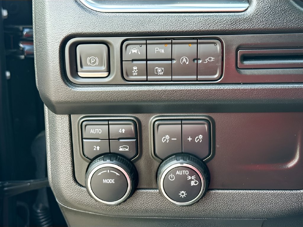 2022 Chevrolet Suburban photo 10 of 35