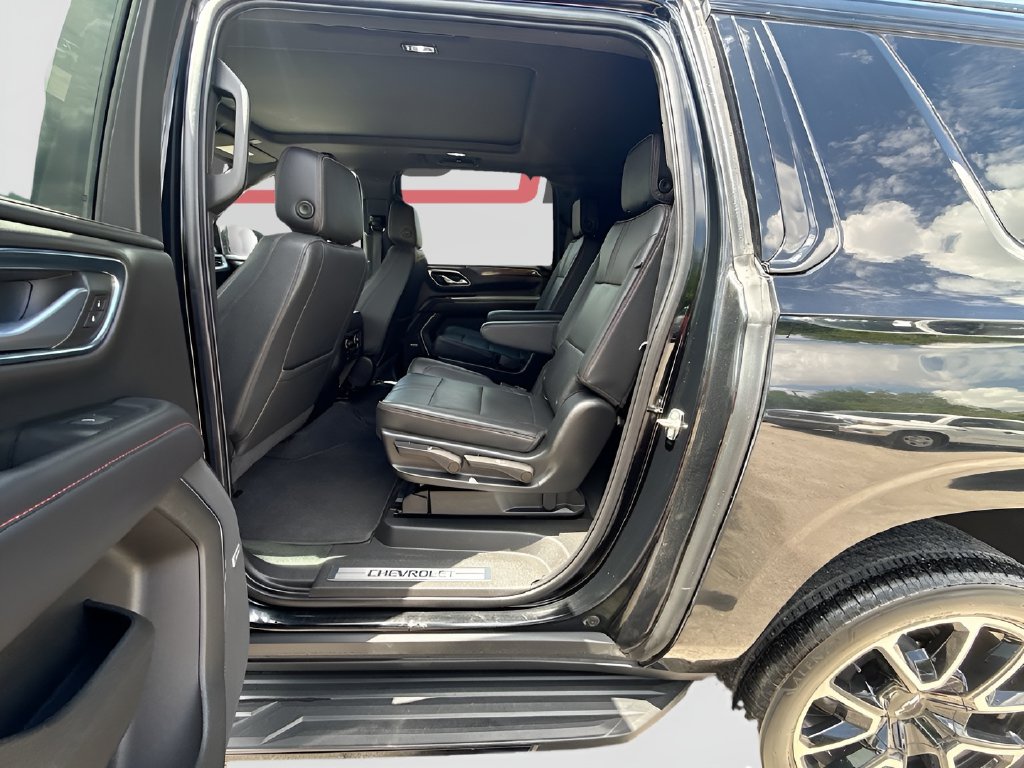 2022 Chevrolet Suburban photo 26 of 35